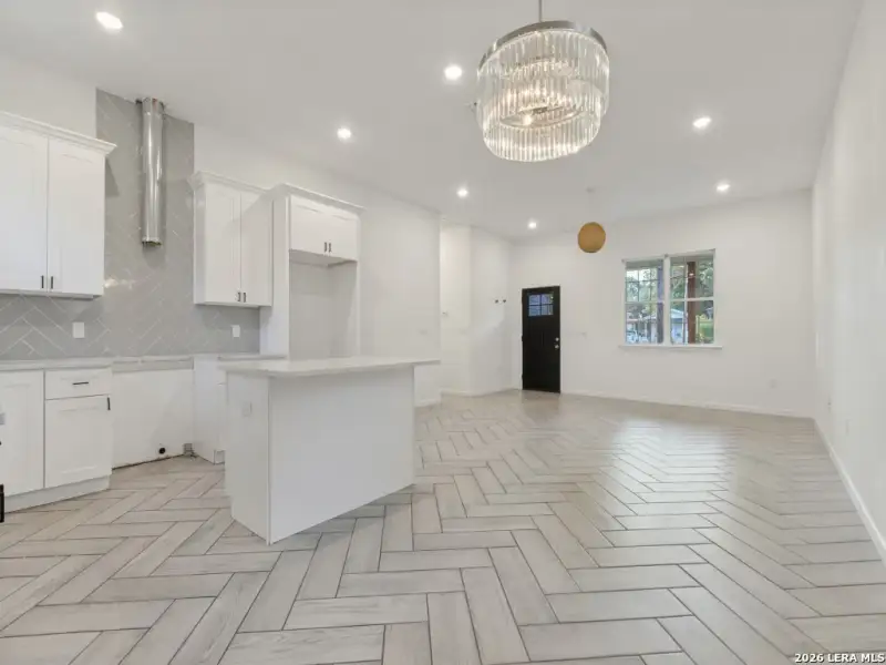 Spacious, unfurnished interior of a new home in , San Antonio (Image 10).
