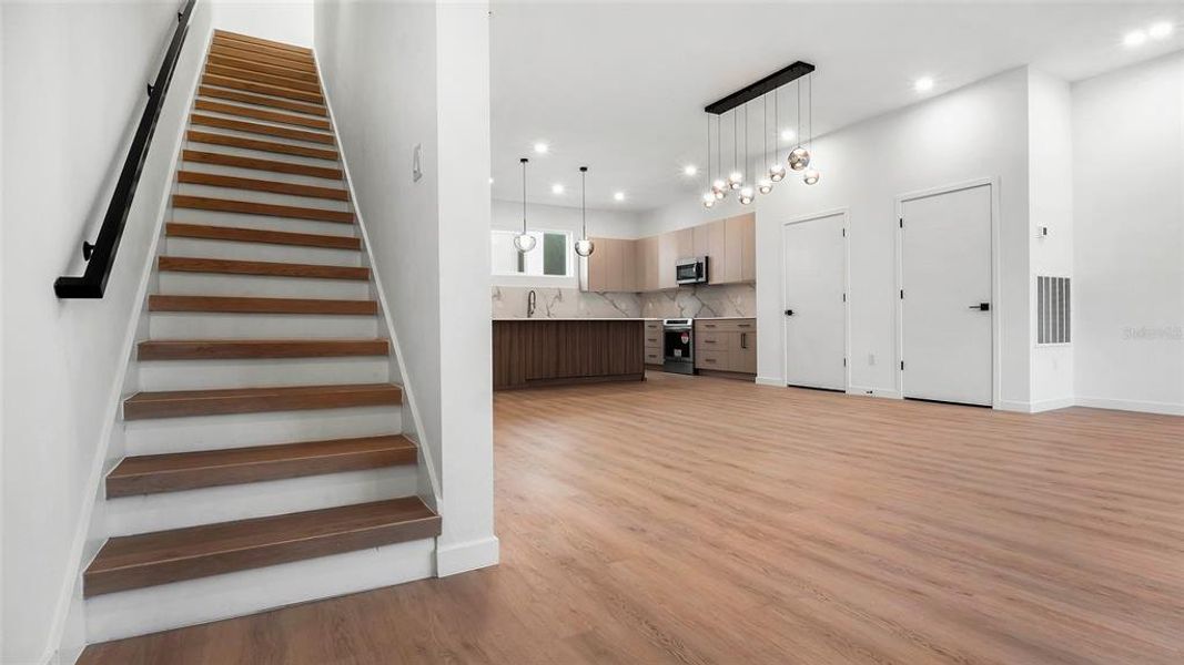 Spacious, unfurnished interior of a new home in , St. Petersburg (Image 38).