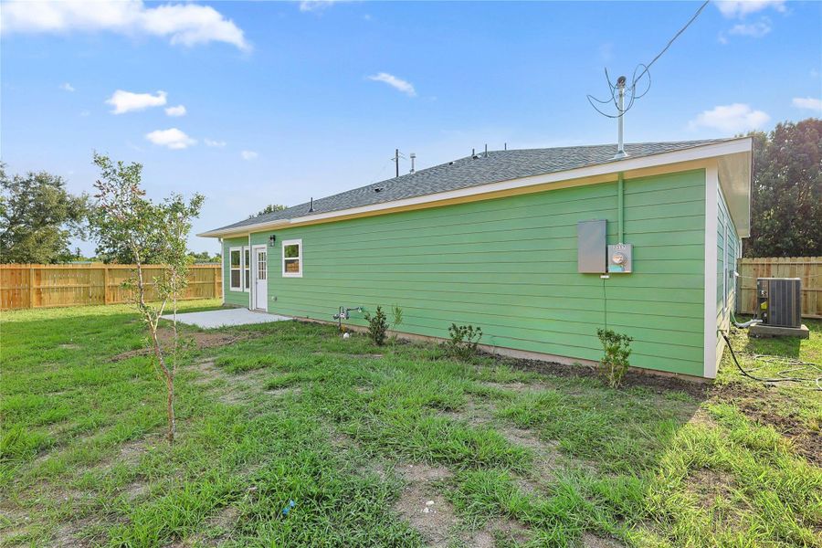Exterior details and patio area of a home in , Pearland (Image 3).
