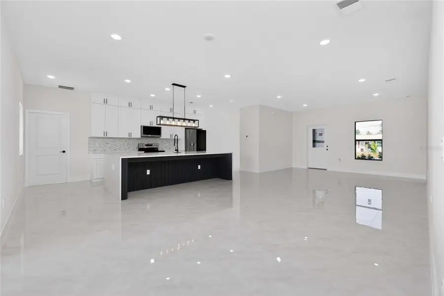 Spacious, unfurnished interior of a new home in , Port Charlotte (Image 20).