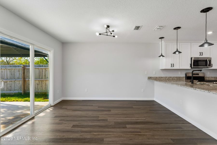 Spacious, unfurnished interior of a new home in , Jacksonville (Image 12).