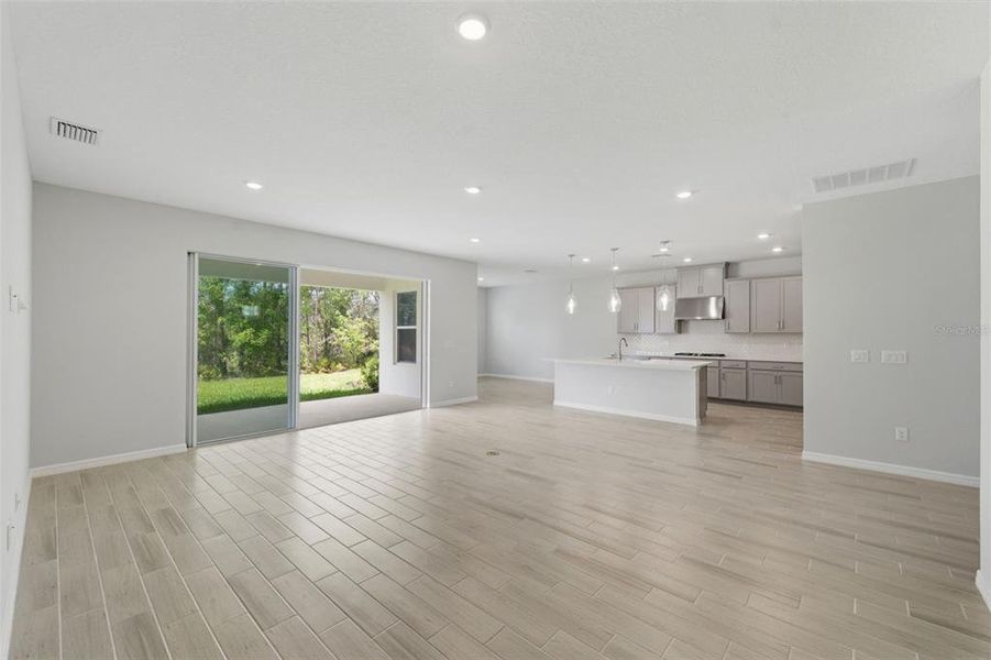 Spacious, unfurnished interior of a new home in Hammock at Two Rivers, Zephyrhills (Image 55).