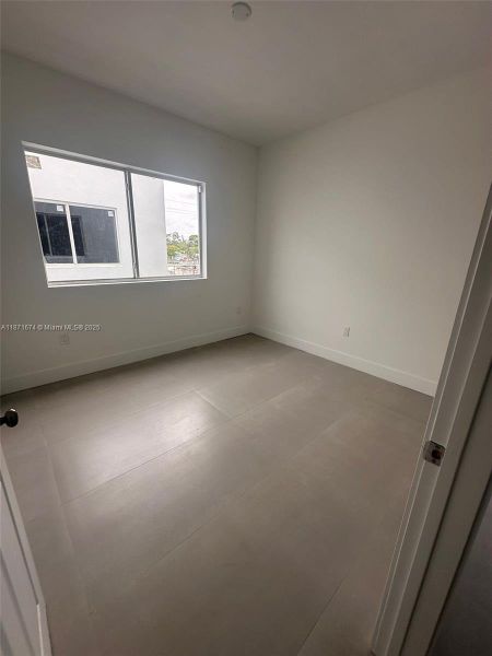 Spacious, unfurnished interior of a new home in , Fort Lauderdale (Image 7).