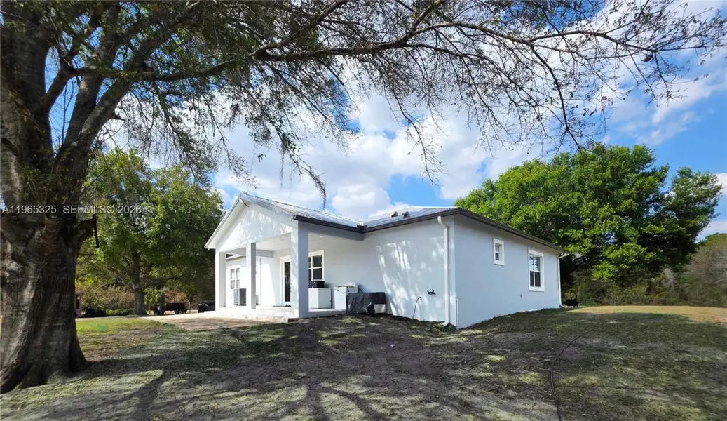 Exterior details and patio area of a home in , Clewiston (Image 25).