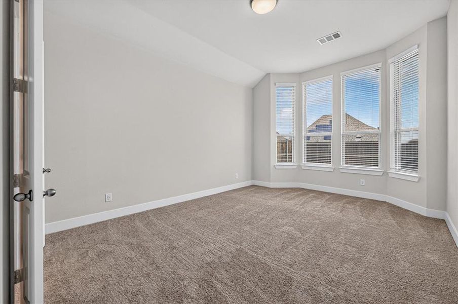 Spacious, unfurnished interior of a new home in Monterra, Fate (Image 19).