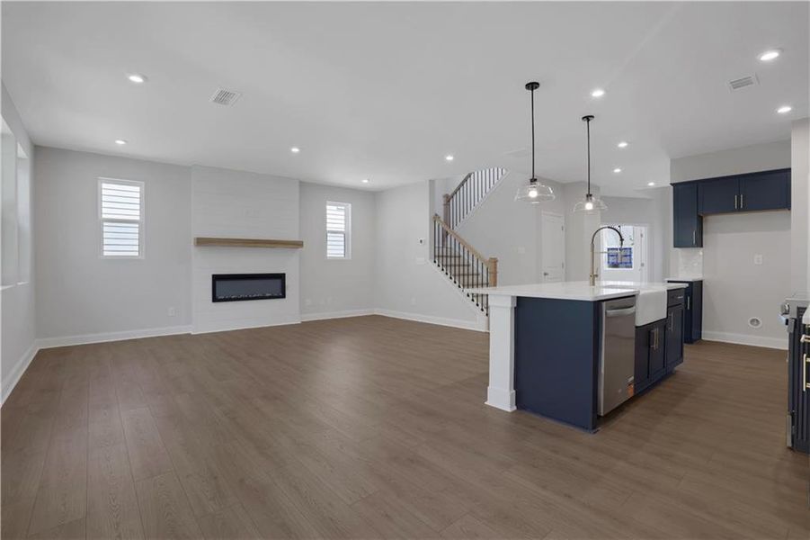 Spacious, unfurnished interior of a new home in Cambridge at Steels Bridge, Canton (Image 14).