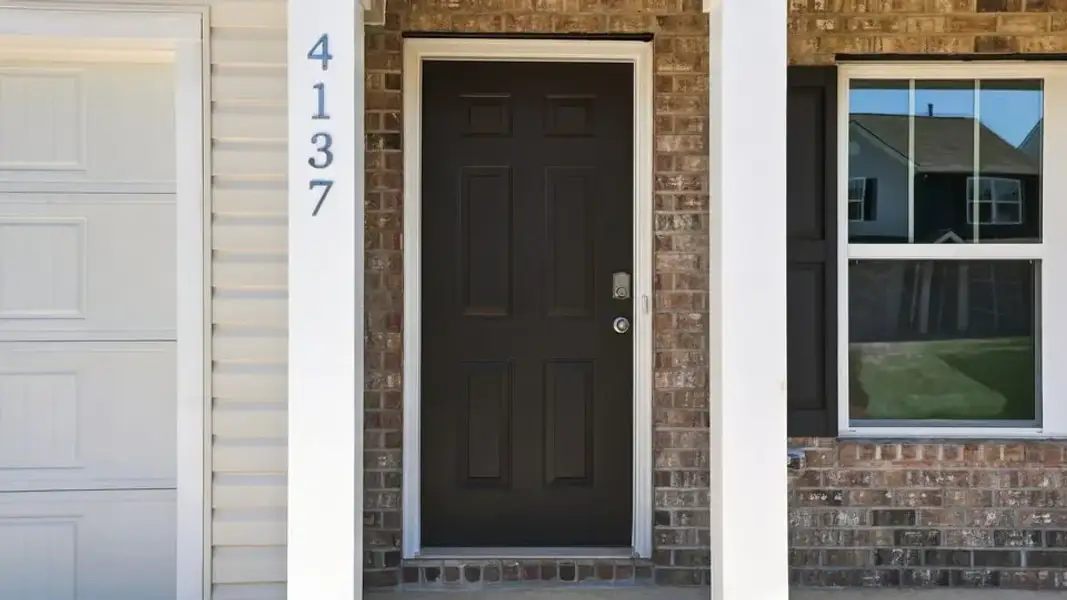 Exterior details and patio area of a home in Russell Place, Spartanburg (Image 4).