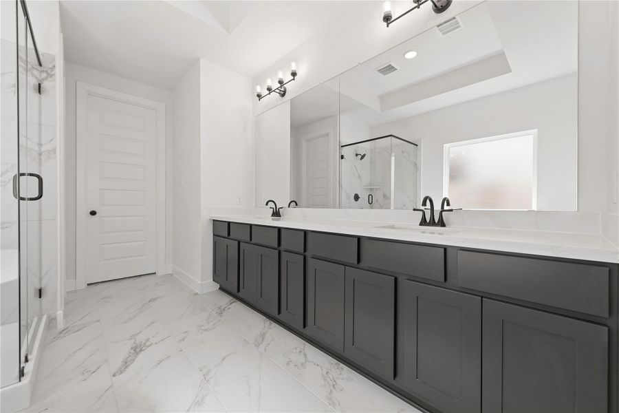 Representative image. Features, selections and colors may vary.