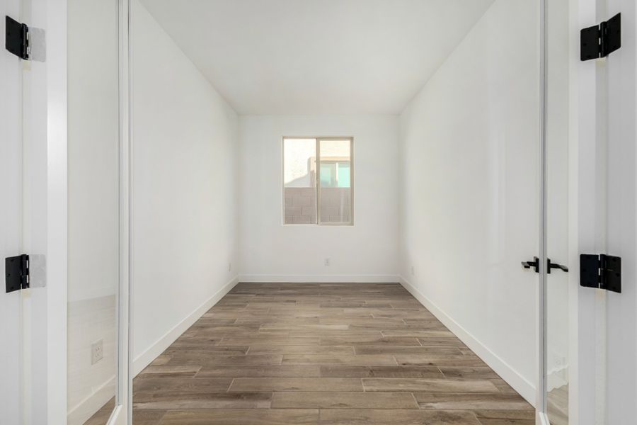 Spacious, unfurnished interior of a new home in Bella Vista Farms, San Tan Valley (Image 11).