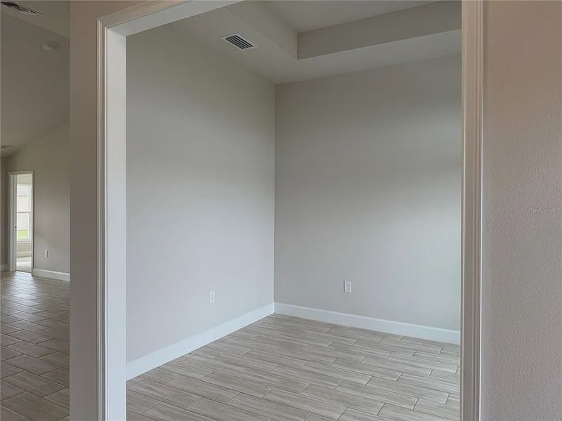 Spacious, unfurnished interior of a new home in South Gulf Cove, Port Charlotte (Image 10).