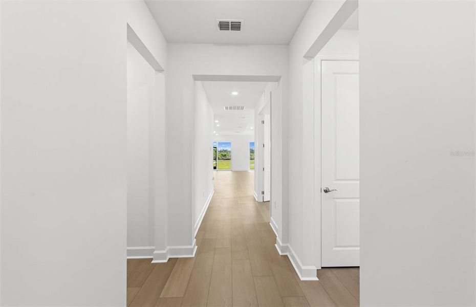 Spacious, unfurnished interior of a new home in Reagan Landing, Bradenton (Image 15).