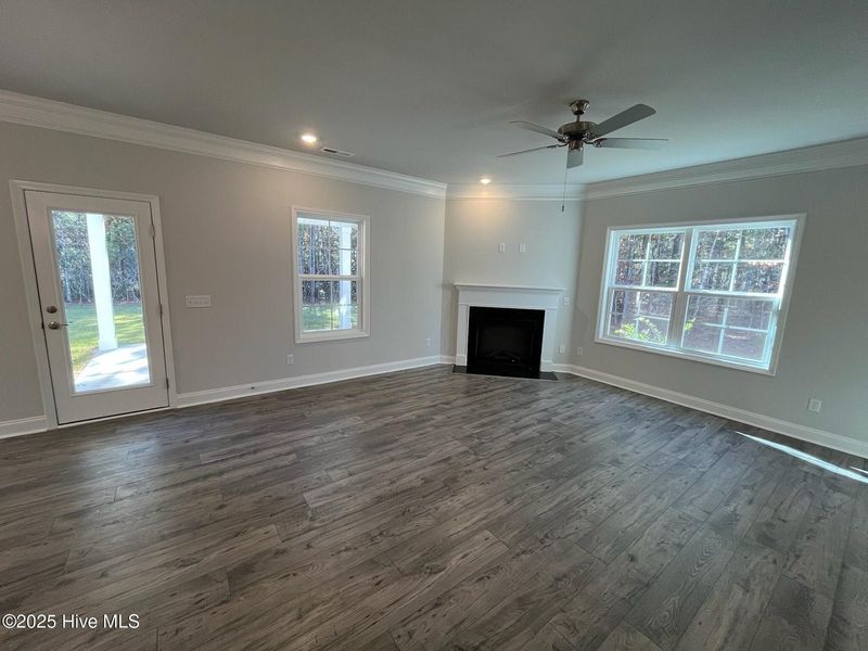 Spacious, unfurnished interior of a new home in Palmetto Creek, Bolivia (Image 15).