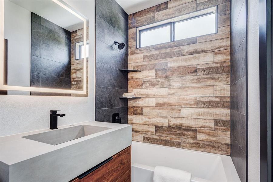 Ensuite bathroom Ensuite bathroom