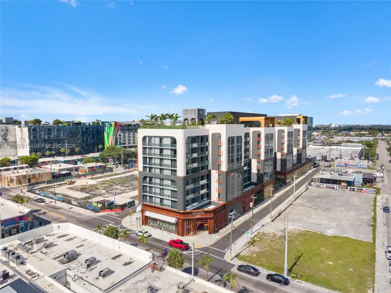 Condo located in Miami, FL showcasing its design and architecture (Image 24).