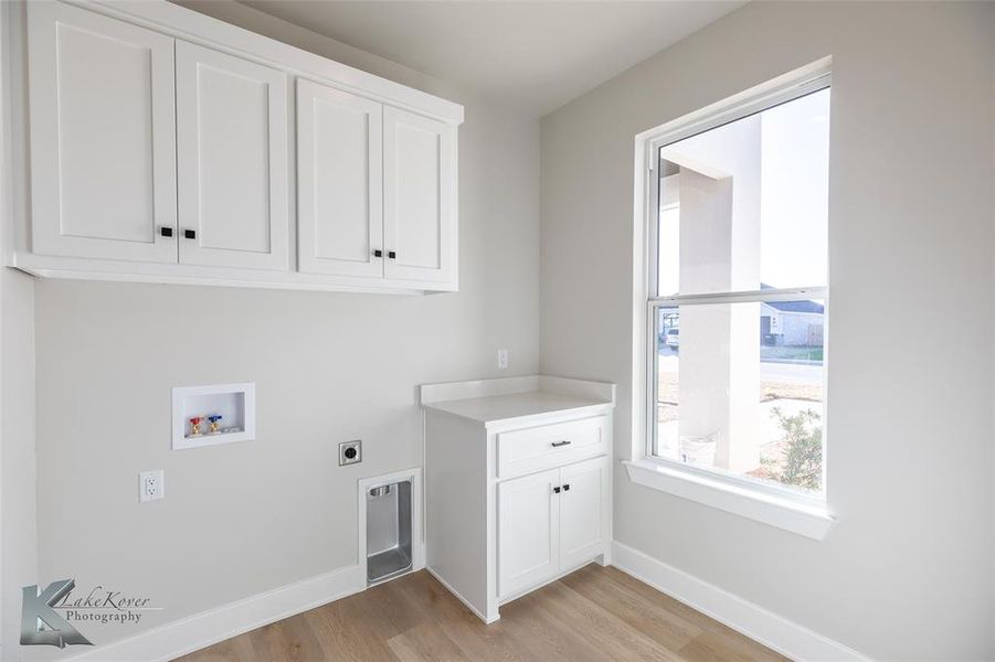 Furnished interior view inside a new home in , Abilene (Image 9).