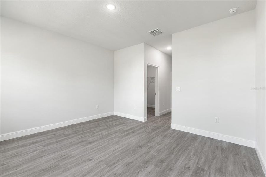 Spacious, unfurnished interior of a new home in , Ocala (Image 17).