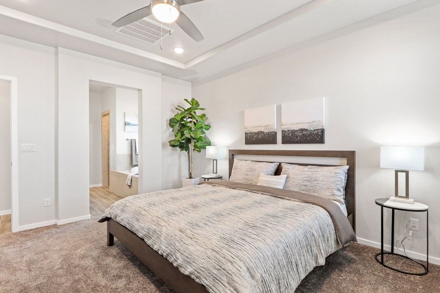 Representative furnished interior of a home built from the Shalem by Hakes Brothers in Hillside Park, El Paso (Image 22).
