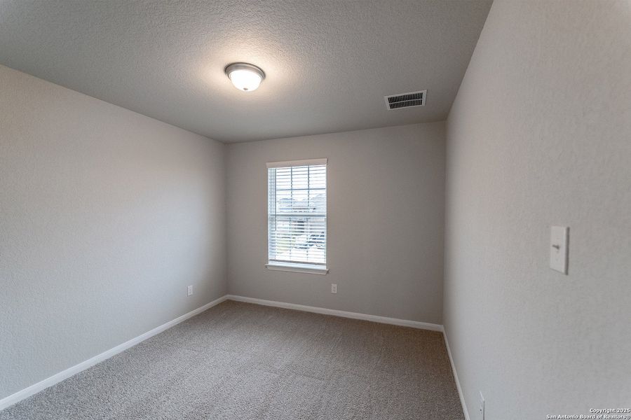 Spacious, unfurnished interior of a new home in Cloud Country, New Braunfels (Image 16).
