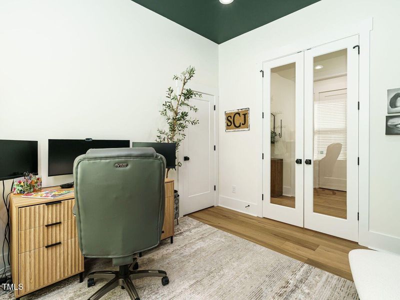 007-1280x960-study 007-1280x960-study