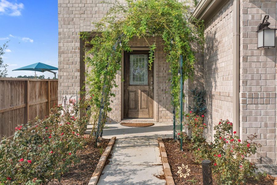 Exterior details and patio area of a home in , Houston (Image 24).