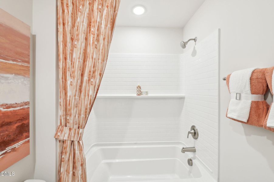 25-web-or-mls-Raleigh - Oakwood - 1064 W