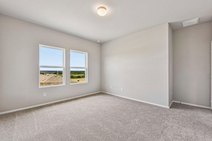 Spacious, unfurnished interior of a new home in Cloverleaf, Austin (Image 21).