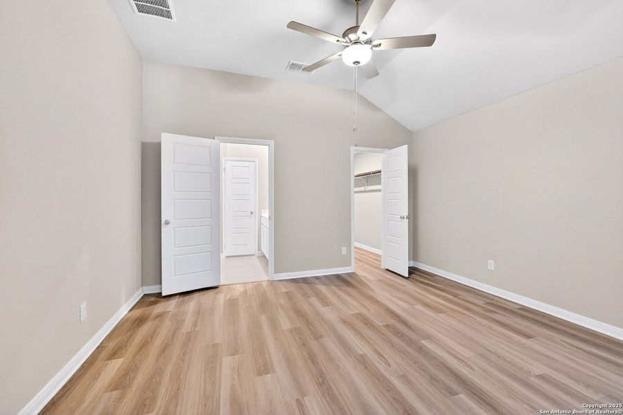 Spacious, unfurnished interior of a new home in Park Place, New Braunfels (Image 24).