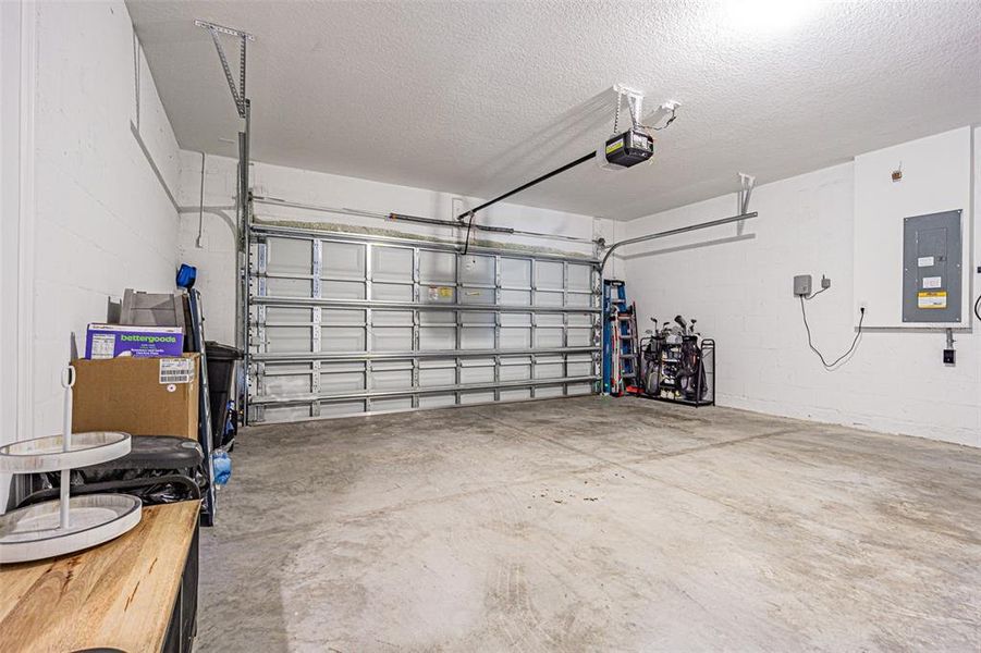 Spacious, unfurnished interior of a new home in Deerbrook, Land O' Lakes (Image 24).