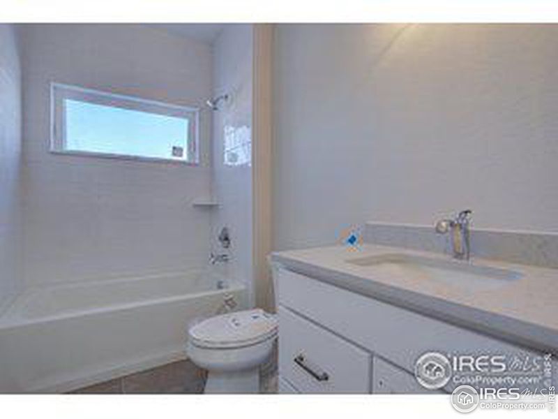 Upper level full bathroom