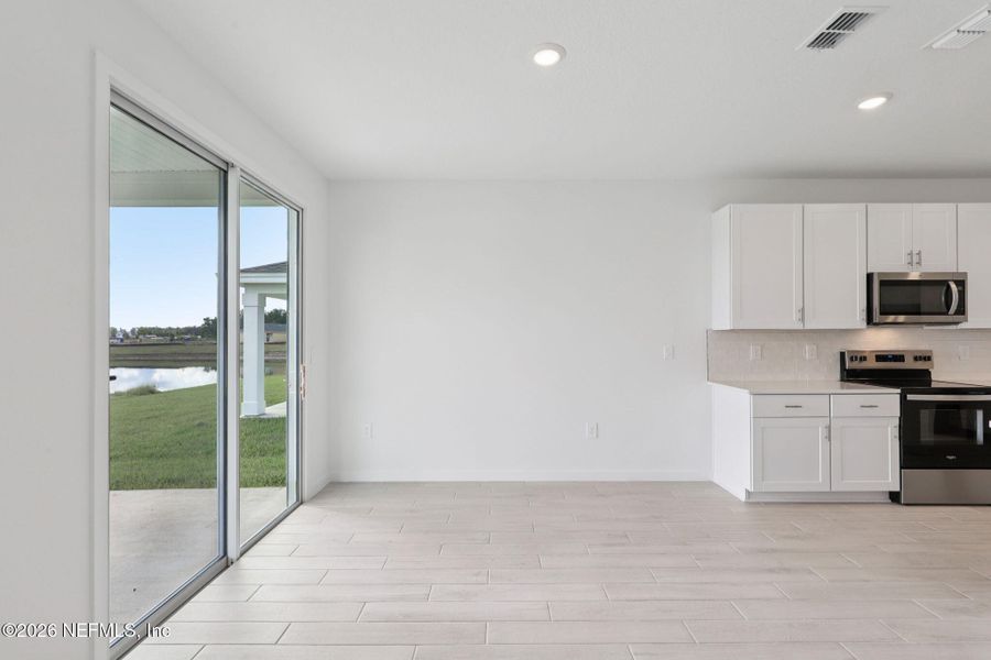 Spacious, unfurnished interior of a new home in Colbert Landings, Palm Coast (Image 19).