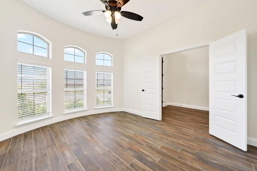 Spacious, unfurnished interior of a new home in Stone River Glen, Royse City (Image 16). Spacious, unfurnished interior of a new home in Stone River Glen, Royse City (Image 16).
