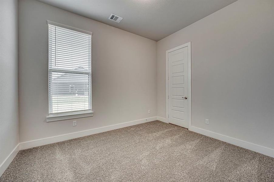Spacious, unfurnished interior of a new home in Springside Estates II, Waxahachie (Image 9).