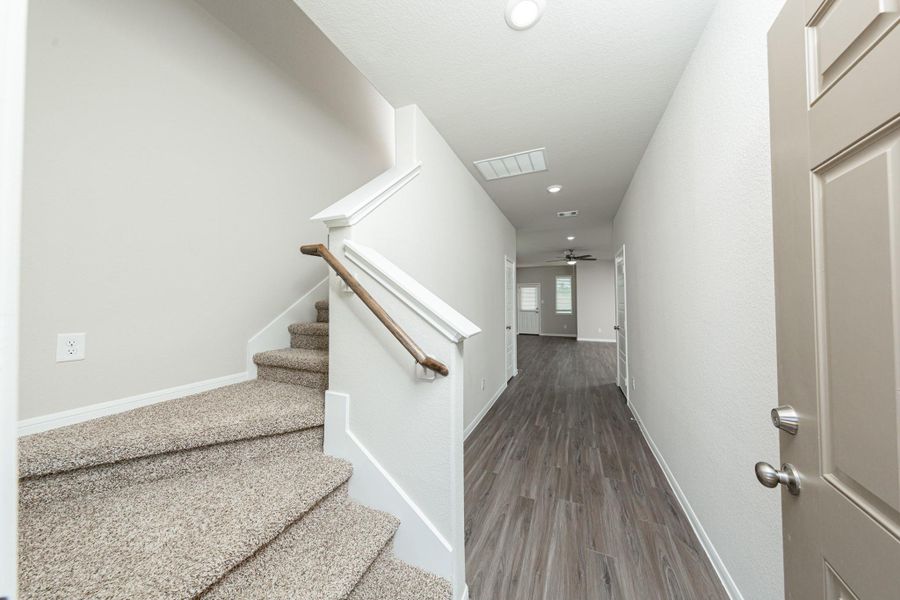 Spacious, unfurnished interior of a new home in Mackenzie Creek, Conroe (Image 12). Spacious, unfurnished interior of a new home in Mackenzie Creek, Conroe (Image 12).