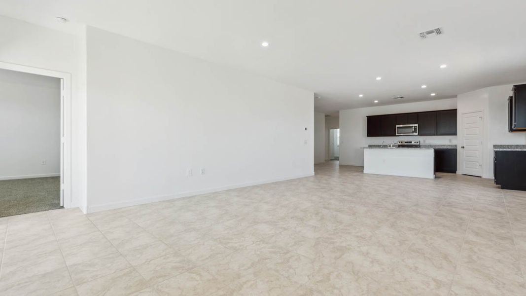 Spacious, unfurnished interior of a new home in Heartland Ranch, Coolidge (Image 11).