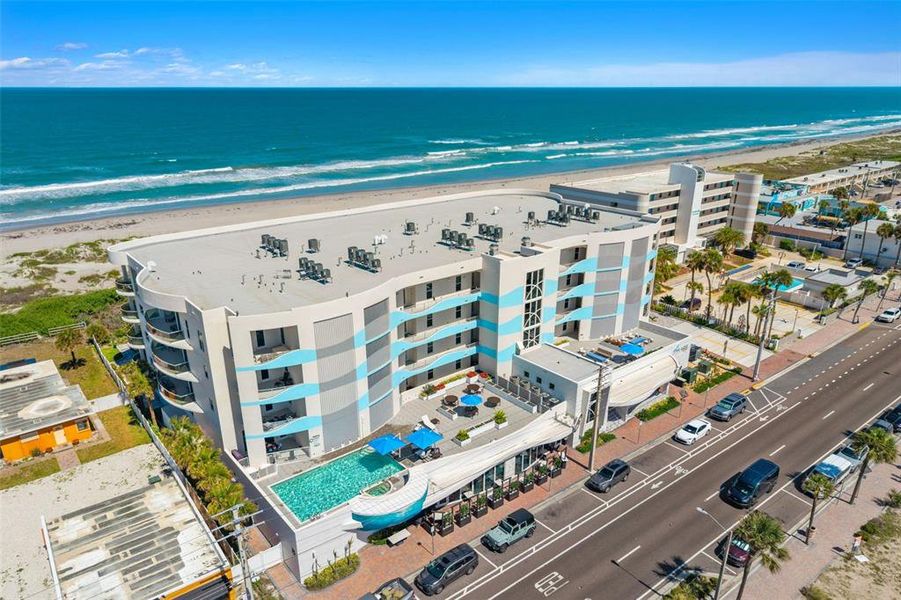Condo located in Cocoa Beach, FL showcasing its design and architecture (Image 5).