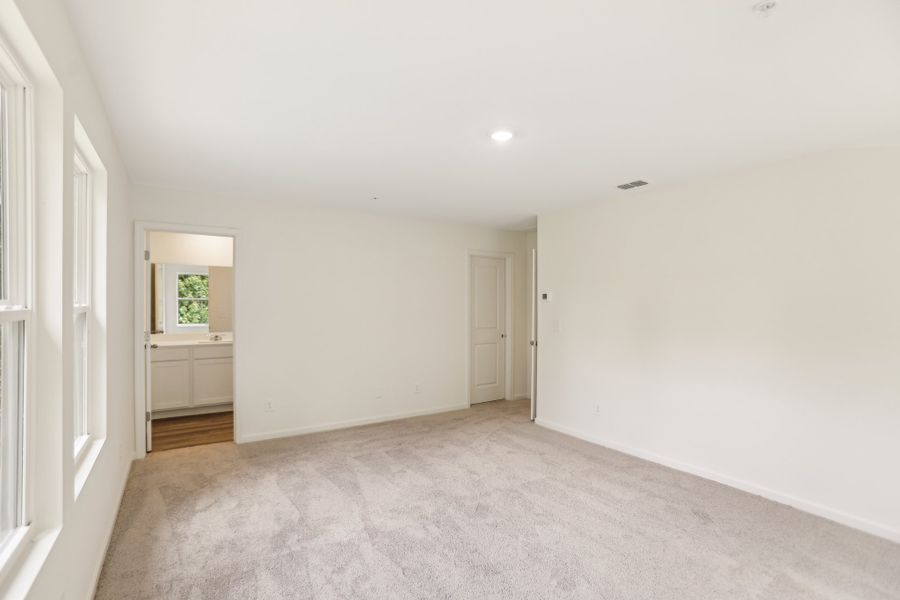 Representative unfurnished interior of a home built from the Triton by Starlight Homes in Chestnut Grove, Douglasville (Image 25).