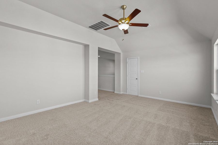 Spacious, unfurnished interior of a new home in Mayfair 60', New Braunfels (Image 31).