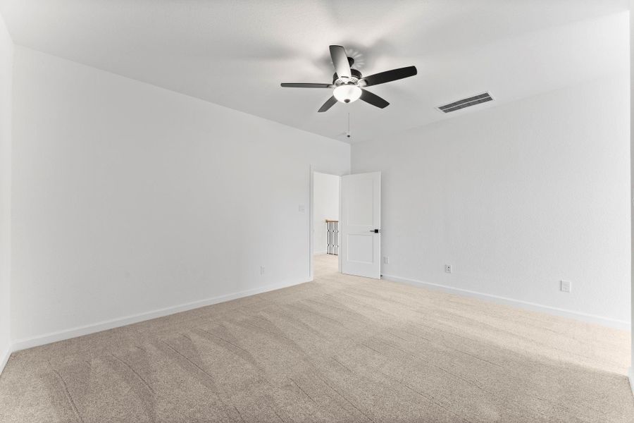 Spacious, unfurnished interior of a new home in , Tomball (Image 32).