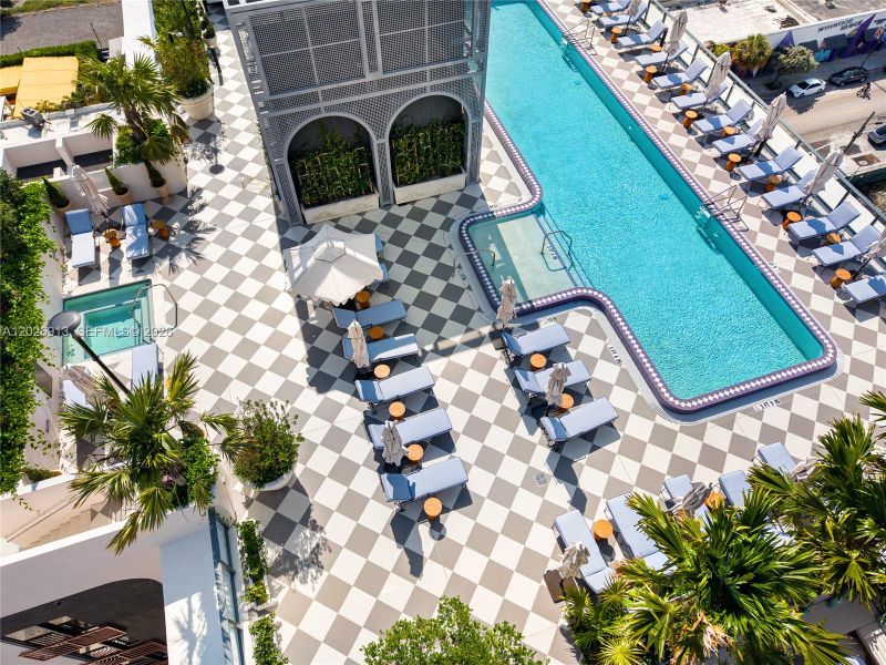 Condo located in Miami, FL showcasing its design and architecture (Image 35).