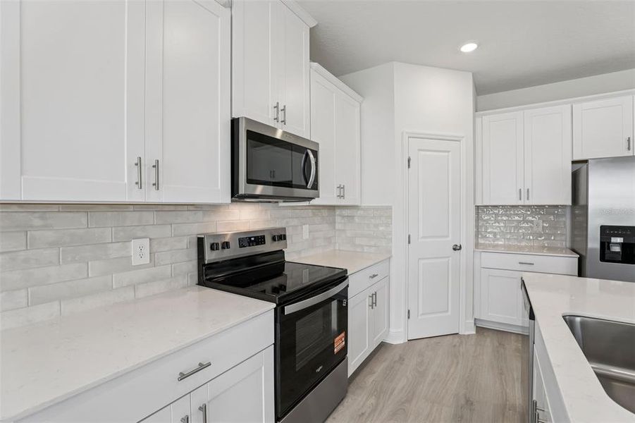 Furnished interior view inside a new home in Cyrene at Minneola, Minneola (Image 15).