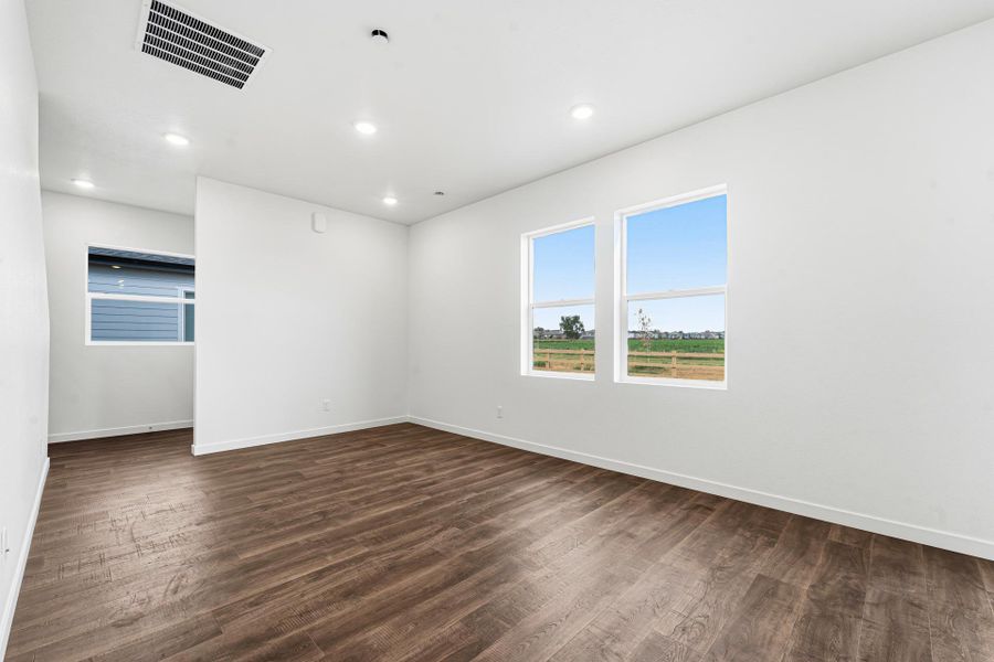 Spacious, unfurnished interior of a new home in Granary, Johnstown (Image 25).
