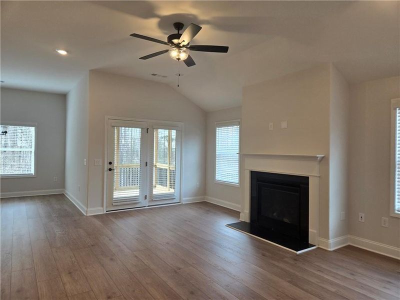 Spacious, unfurnished interior of a new home in Madeira, Acworth (Image 13).