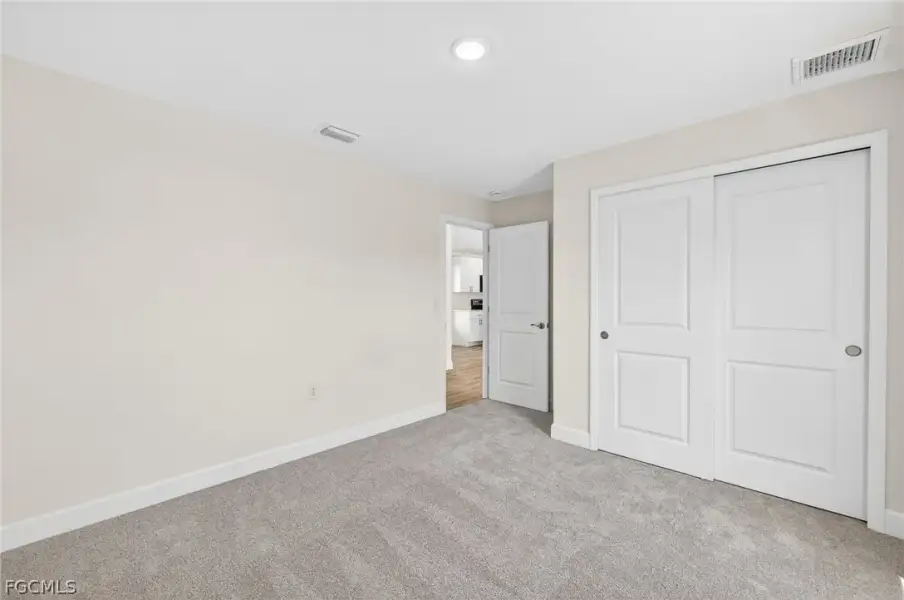 Spacious, unfurnished interior of a new home in Cape Coral, Cape Coral (Image 23).