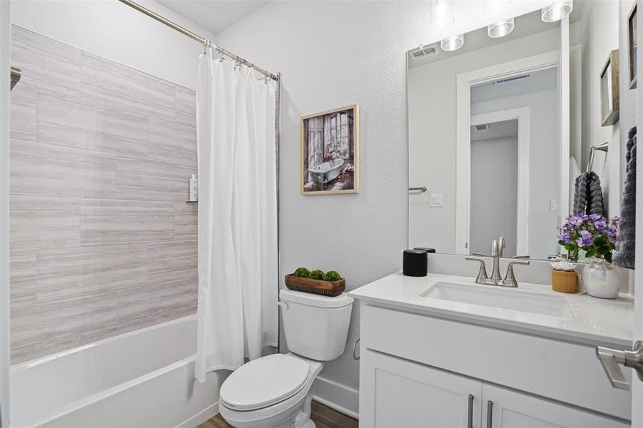 Furnished interior view inside a new home in Somerset Park, Rockwall (Image 11).