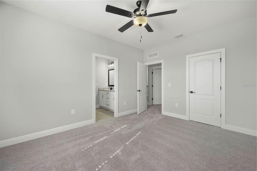 Spacious, unfurnished interior of a new home in , Kissimmee (Image 9).