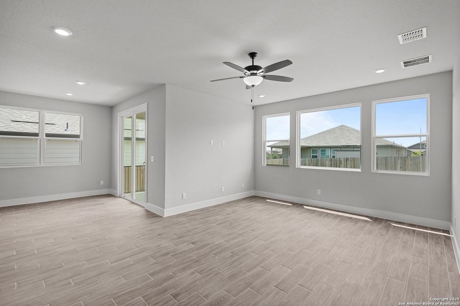 Spacious, unfurnished interior of a new home in Skybrooke, San Antonio (Image 30). Spacious, unfurnished interior of a new home in Skybrooke, San Antonio (Image 30).