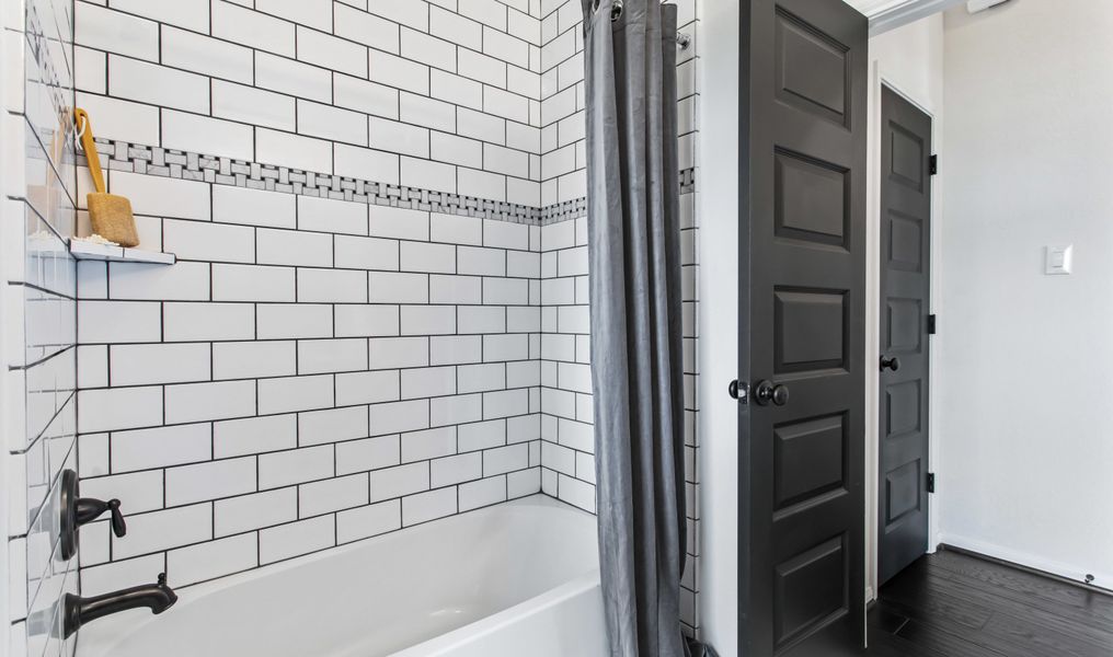 Image 19 of the Icet Creek Crossing community in Mont Belvieu, TX.