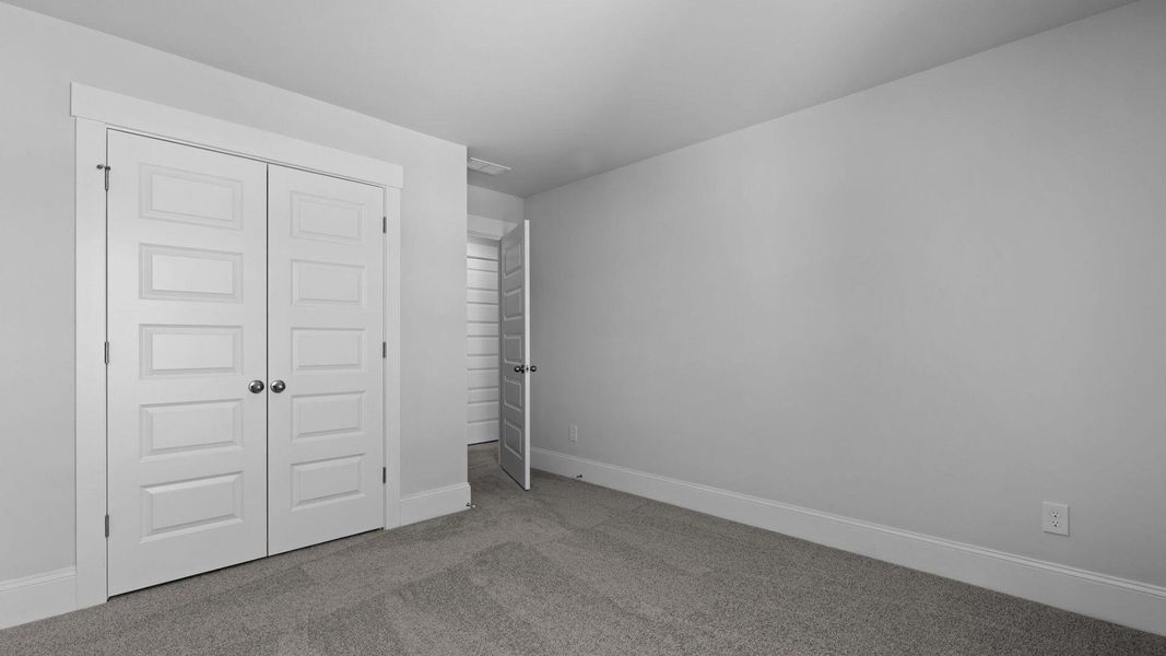 Spacious, unfurnished interior of a new home in Sheep Island, Summerville (Image 16).