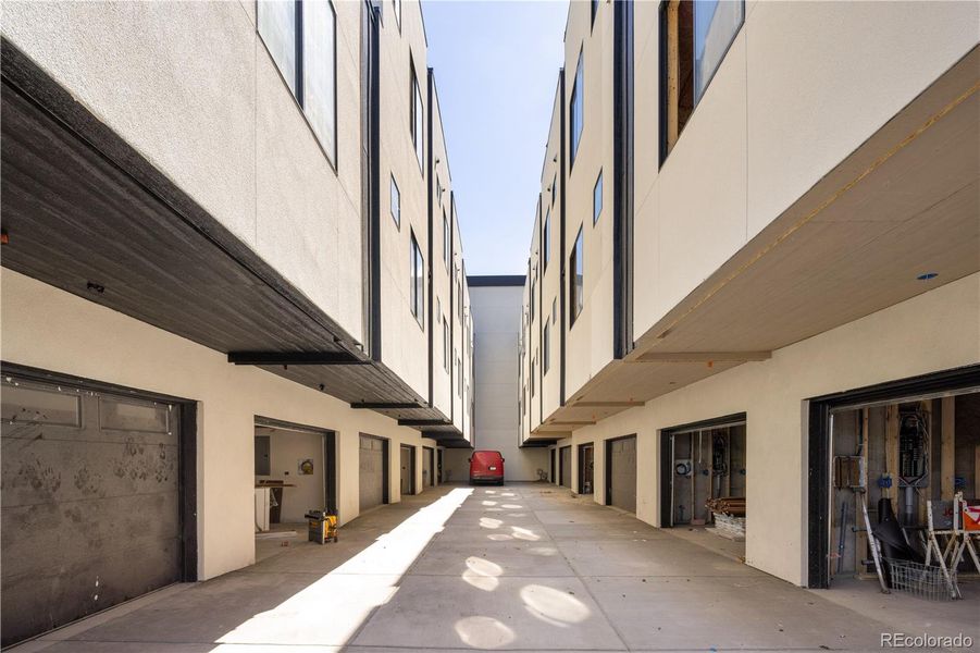 Spacious, unfurnished interior of a new home in , Denver (Image 5).