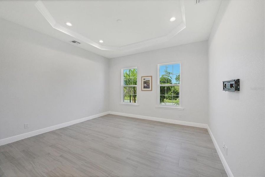 Spacious, unfurnished interior of a new home in , Placida (Image 22).